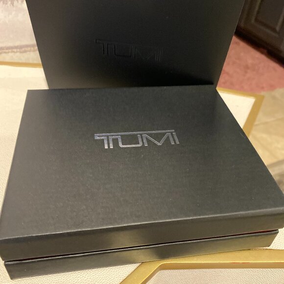 TUMI Sleek Black Gift Box - Picture 1 of 6